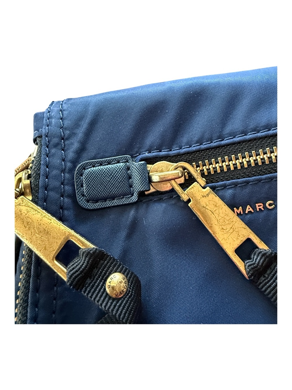 Marc Jacobs nylon Trooper Nomad crossbody, navy w/gold hardware,  zip pockets. - Picture 8 of 14